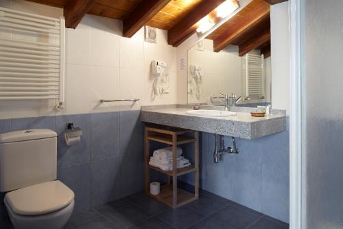 Kylpyhuone majoituspaikassa Katrapona