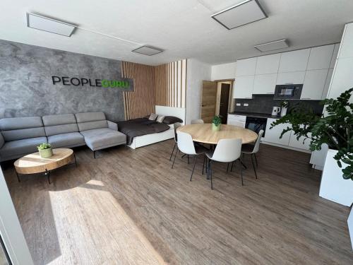 PeopleGuru apartments - Terasa, Parking