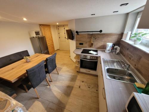 Kuchyň nebo kuchyňský kout v ubytování MaLo's Ferienwohnung