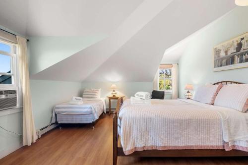 Katil atau katil-katil dalam bilik di Stunning Water Views Sleeps 14