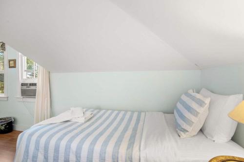 Katil atau katil-katil dalam bilik di Stunning Water Views Sleeps 14
