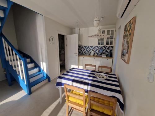 a dining room with a blue and white table and chairs at La Jura in Podlesice