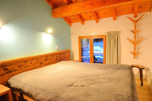a bedroom with a large bed in a room at Chalet Barthelemy - Petit cocon authentique dans les 3 vallées MAE-4204 in Saint-Martin-de-Belleville