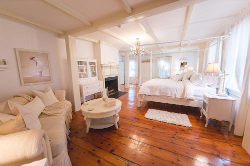 a living room with a bed and a couch at The Cottage House in Thompson