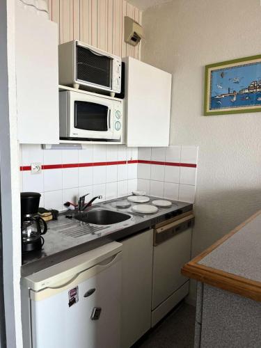 Photo de la galerie de l'établissement Résidence Le Suffren - PORNICHET STUDIO CABINE FACE MER MAE-2553, à Pornichet