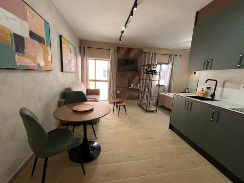 CORNELIAS HOME Estudio 5B between LAS VISTAS & LOS CRISTIANOS BEACH