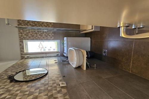 Kuchyňa alebo kuchynka v ubytovaní Brodarica Apartment Near the Beach - Spacious 2-Bedroom Penthouse with Large Terrace