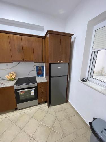 a kitchen with a stove and a refrigerator at Traceys 3 Apartments Borsh in Borsh