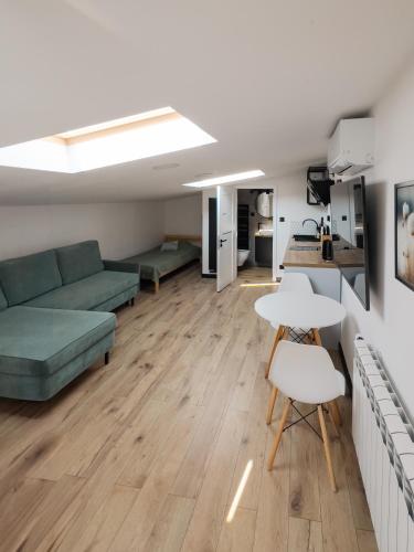 a living room with a couch and a table at Apartament Green in Rzeszów