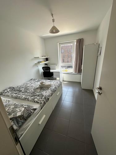 Postel nebo postele na pokoji v ubytování Comfortable room in an apartment