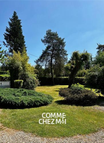 un jardin avec un panneau indiquant « comme cheez mtn » dans l'établissement Le Chatelier, à Louvemont