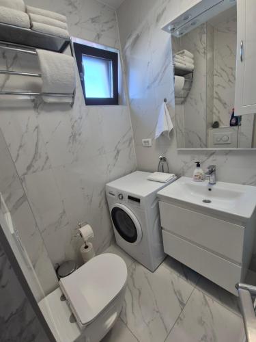 Koupelna v ubytování Apartments Šućur