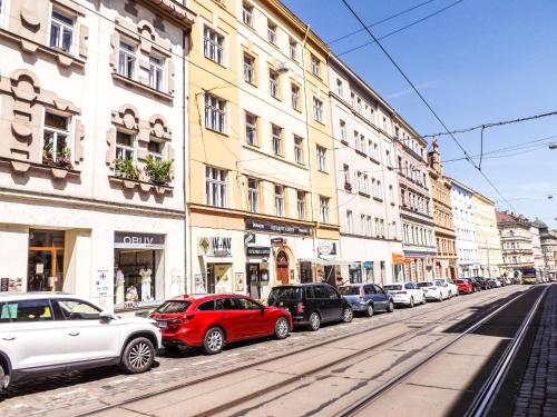 a row of cars parked on a city street at Ubytování blízko národního muzea A1 in Prague