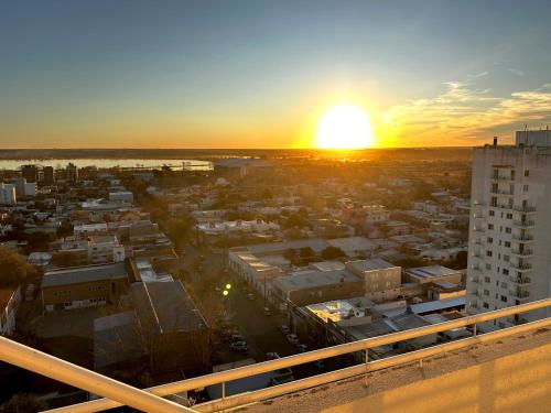 Solopgangen eller solnedgangen set fra lejligheden