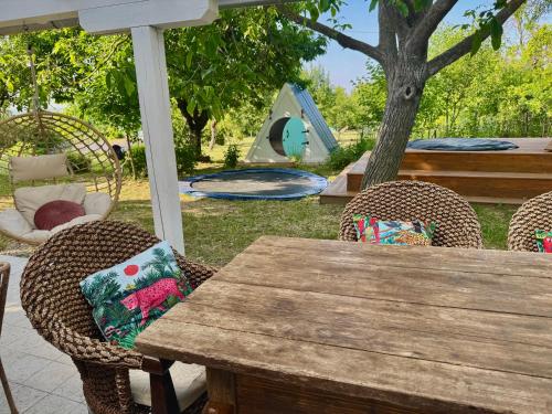 Κήπος έξω από το Frida House át lake Balaton