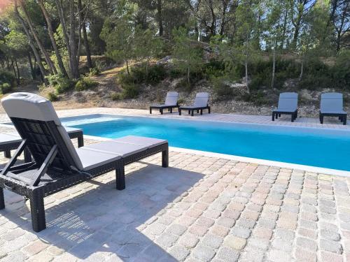 Πισίνα στο ή κοντά στο Écrin de nature sous les pins