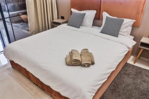 a bedroom with a bed with two bags on it at Studio de charme face corniche de Casablanca in Casablanca