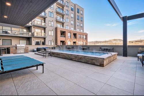 Πισίνα στο ή κοντά στο Modern Luxury in the Heart of Downtown Castle Rock