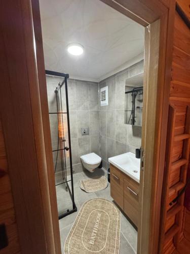 Un baño de SESİLA DAĞ EVİ Bungalov