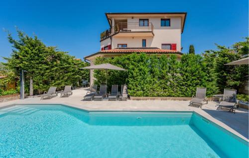 Lovely Apartment In Pula With Wifi