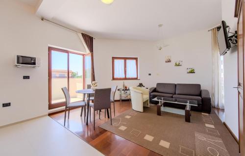 Lovely Apartment In Pula With Wifi