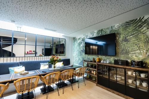 a dining room with a bar and chairs at Hostel Charino in Pontevedra