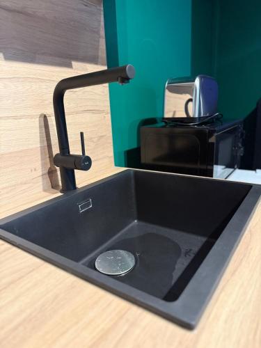 a sink with a coin sitting on top of it at Capsule Avatar - Balneo Sauna Projecteur Nintendo in Mons
