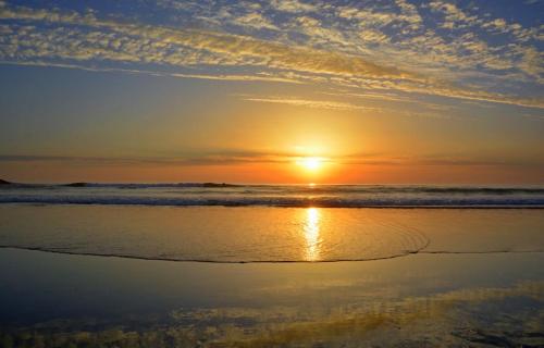 Sun & Surf Beach Apt w Patio, by TimeCooler