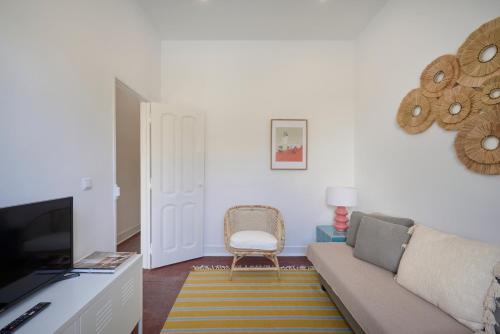 Sun & Surf Beach Apt w Patio, by TimeCooler