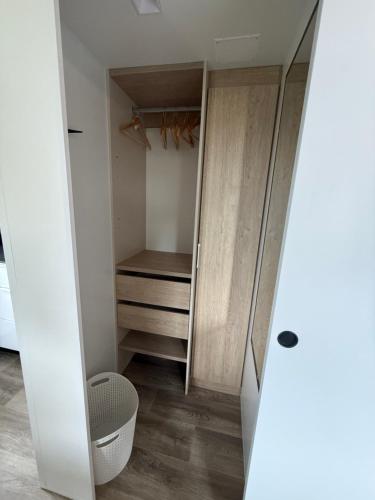 a small walk in closet with a mirror at Chalet Rapidhome in Ambleteuse