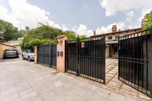 Suede Loft Retreat, Charm, Relax Private Parking