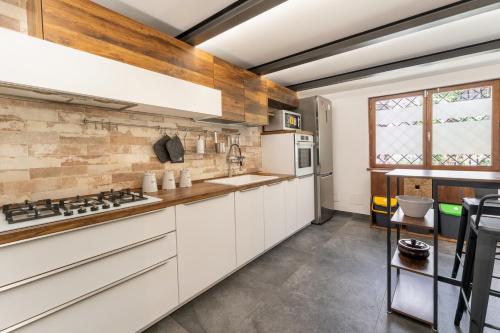 Suede Loft Retreat, Charm, Relax Private Parking