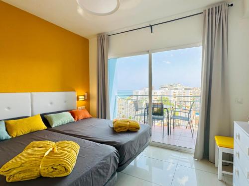 Penthouse near city center and beach with Pool