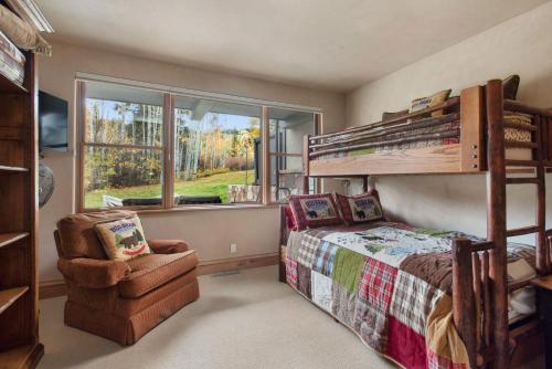 Two Creeks by Snowmass Vacationsにあるベッド