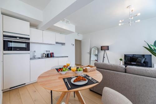 Η κουζίνα ή μικρή κουζίνα στο Large studio apartment in a serviced building