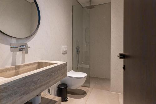Bilik mandi di Kaiser Hotel