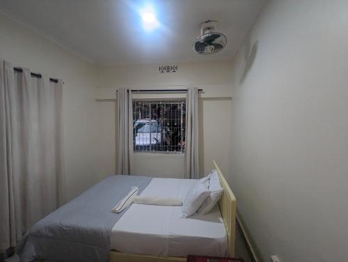 Кровать или кровати в номере JACARANDA HOMESTAY