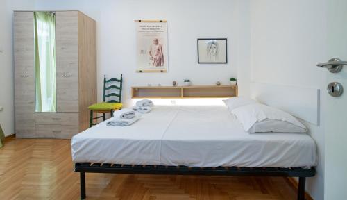 Comfy Apartment In Exarchia Vibrant Neighborhood