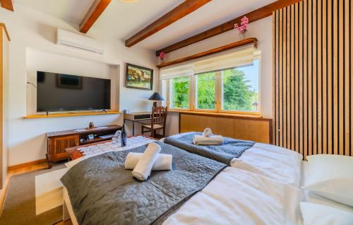 Ένα ή περισσότερα κρεβάτια σε δωμάτιο στο Stunning Home In Brest Pokupski