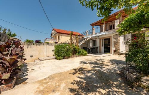 1 Bedroom Cozy Apartment In Ljubac