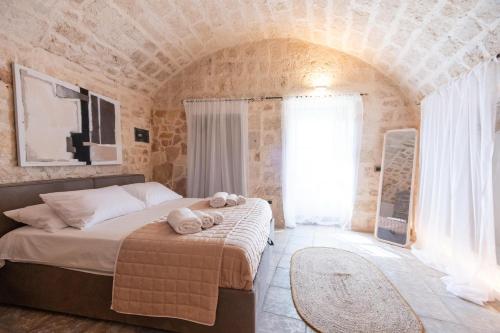 Una cama o camas en una habitación de Le Due Pietre