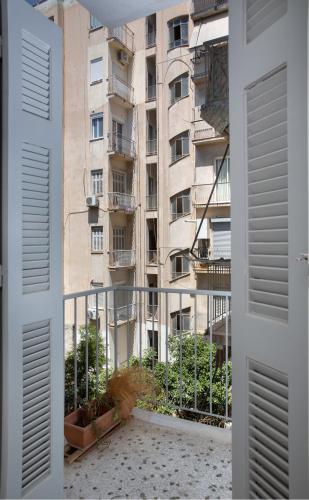 Comfy Apartment In Exarchia Vibrant Neighborhood