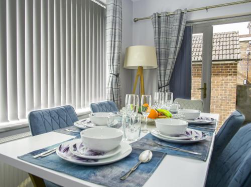 Gallery image of Cozy Riverside Retreat in Snodland in Snodland