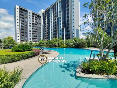 an image of a swimming pool in a resort at Friendly Stay SplashMania Fun & Near KLIA Premium Netflix in Bandar Gamuda Cove