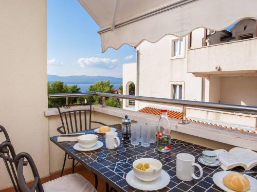 Apartments with parking space Bol - Brac - 23375