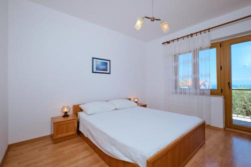 Ένα ή περισσότερα κρεβάτια σε δωμάτιο στο Apartments with parking spaces Losinj, Losinj - 24690