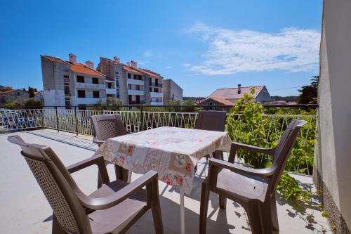 Apartments with parking spaces Losinj, Losinj - 24690