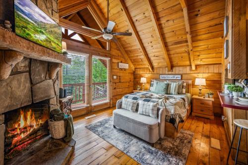 Posezení v ubytování Hot Tub Cute Studio Cabin Views Private Relax