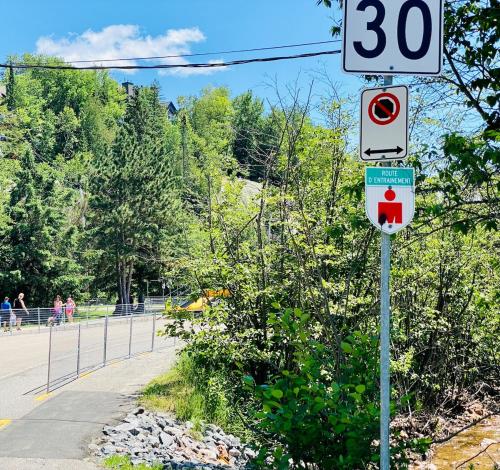 a speed limit sign on the side of a road at Le Tiny loft ski in ski out in Mont-Tremblant