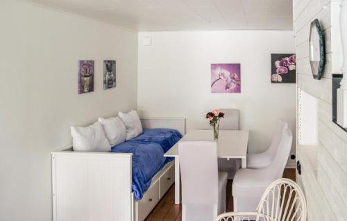 Ένα ή περισσότερα κρεβάτια σε δωμάτιο στο 3 Bedroom Beautiful Home In Nynäshamn